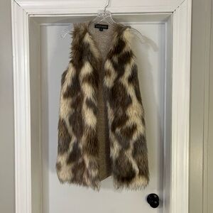 Almost Famous L Faux Fur Vest Trendy Sleeveless Brown Gray Soft Knit Back. NWOT